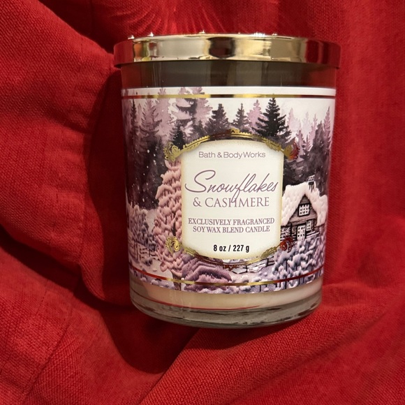 Bath & Body Works Snowflakes & Cashmere and Mango Mai Tai Candles - Picture 2 of 7